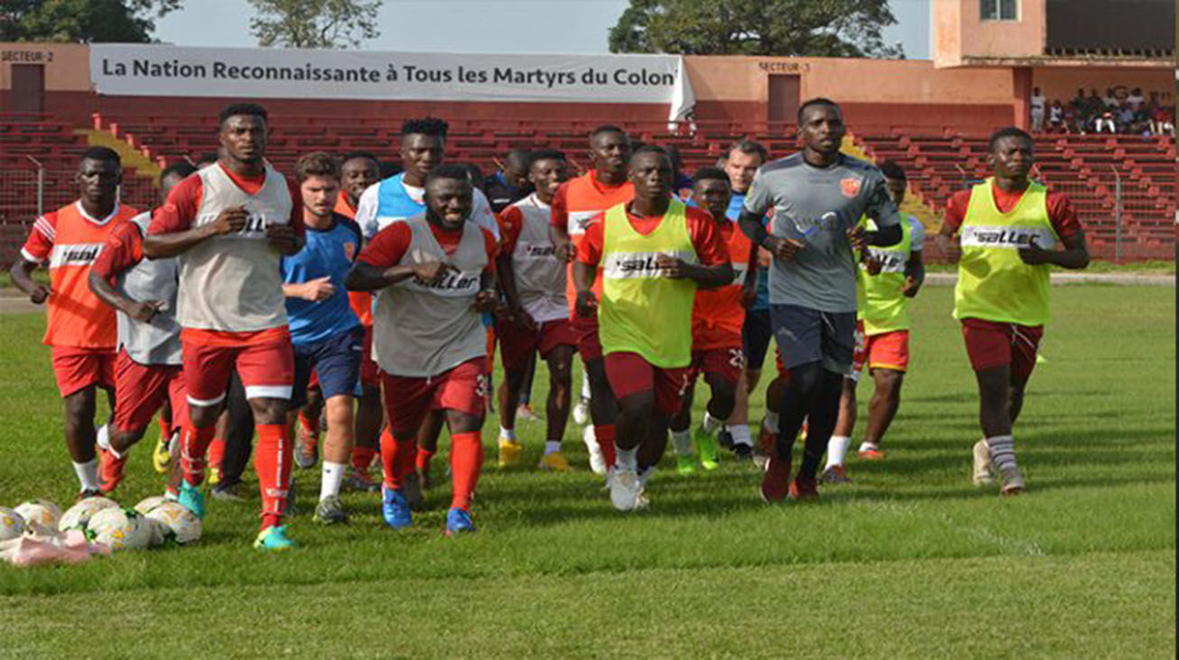 GUINÉE : PATRICE NEVEU DÉJÀ AU BOULOT AVEC LE HOROYA AC