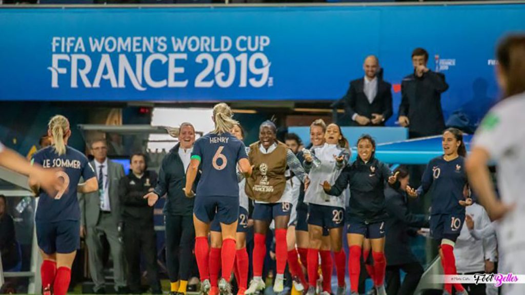 AMANDINE HENRY (BLEUES) : « C’EST TRÈS IMPORTANT D’ÊTRE EN COHÉSION TOUTES ENSEMBLE »