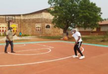 Antoine Dabla dote la commune Zio 2 d’un terrain de basket-ball